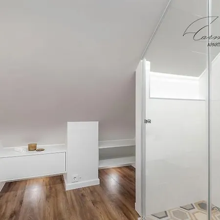 Spacious Sky Carmelite Appartement