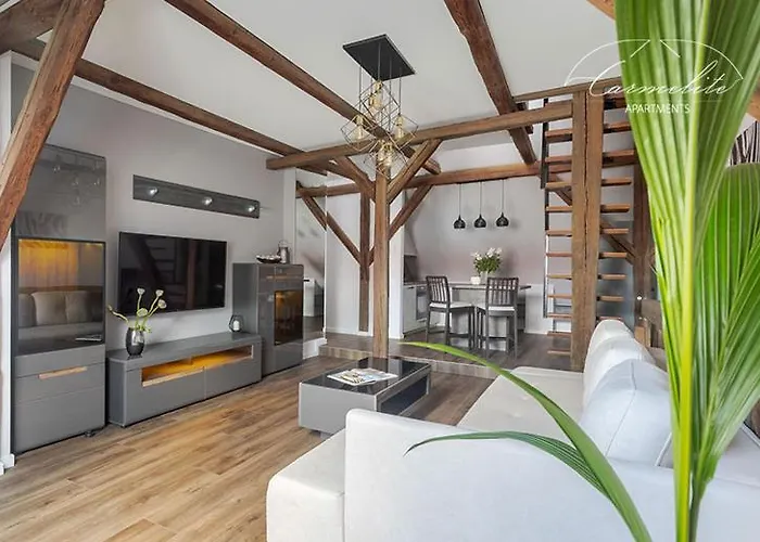 Spacious Sky Carmelite Apartment