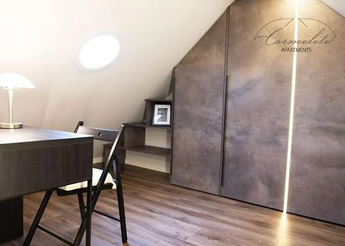 Spacious Sky Carmelite Apartment *