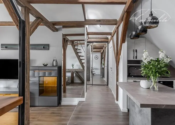 Spacious Sky Carmelite Apartment