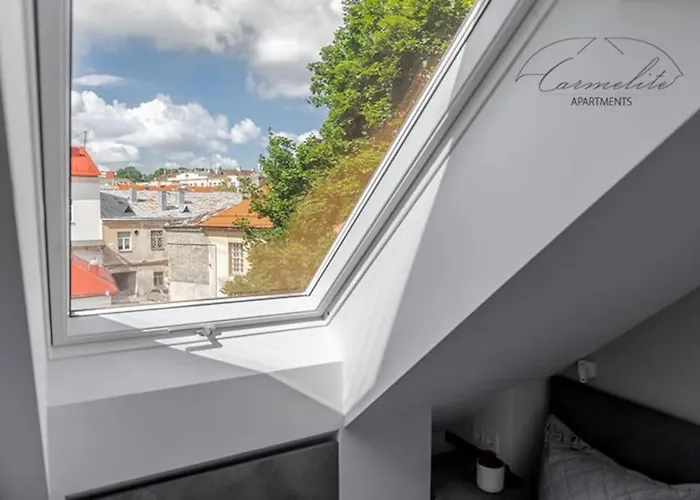 Spacious Sky Carmelite Apartment *